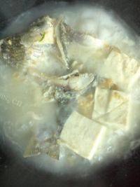 鲫鱼豆腐汤做法图解4)