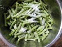 让人怀念的干煸豆角做法图解3)