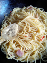 改良美食培根意面做法图解12)