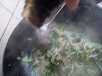 家常菜韭菜炒豆芽做法图解7)