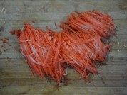 家庭版凉拌胡萝卜丝做法图解1)