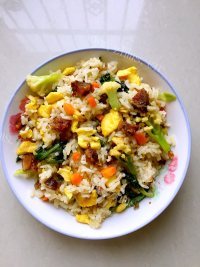 美味的腊肠蛋炒饭