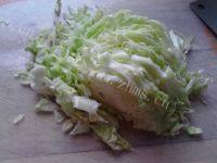 家常菜凉拌圆白菜做法图解2)