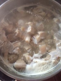 诱人的土豆红烧肉做法图解1)