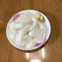 唇齿留香的萝卜鱼汤做法图解2)