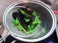 鲜美鸡蛋杂蔬炒饵块做法图解3)