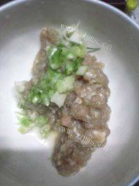 自己做的葱香肉饼做法图解3)