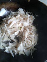 家常菜平菇炒肉丝做法图解6)