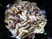 土豆蘑菇炒肉（家庭版）的做法图解五