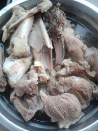 营养味美的羊肉汤做法图解4)