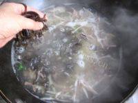 美味的酸辣肚丝汤做法图解8)