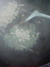 美味的虾皮煎蛋做法图解8)