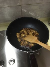 香气浓郁的黄焖鸡做法图解4)