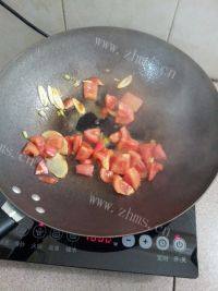 家常菜番茄牛肉汤做法图解3)