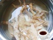 家常笋干老鸭煲做法图解1)