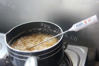 自制花生牛轧糖做法图解7)