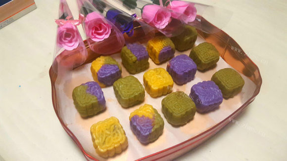 回味无穷的抹茶冰皮月饼