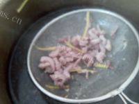 诱人的皮蛋瘦肉粥做法图解4)