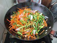 家常菜肉丝蒜薹做法图解6)