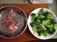 营养午餐西兰花炒肉做法图解3)
