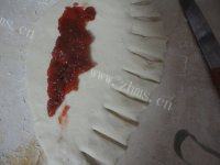 口感好的毛毛虫面包做法图解5)