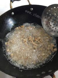 美味的菠萝咕咾肉做法图解7)