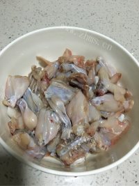 热腾腾的泡椒牛蛙做法图解1)