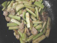 家常菜肉片丝瓜做法图解5)