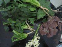 家常菜菠菜炒猪肝做法图解1)