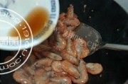 美味的蒜泥蚝油沼虾做法图解3)