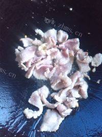 简易的豆腐炒肉做法图解5)