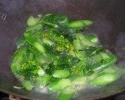 芥蓝炒腊肉做法图解3)