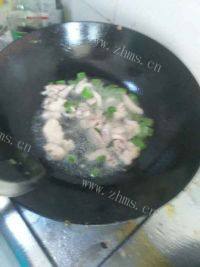家常菜木耳炒肉做法图解4)