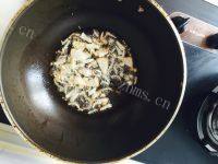 家常菜酸菜炒肉做法图解3)