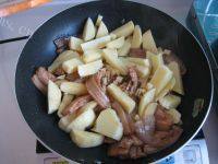 口感好的五花肉炖豆角做法图解9)