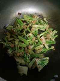 家常菜炝炒花菜做法图解3)
