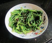 家常菜豆豉鲮鱼炒油麦菜