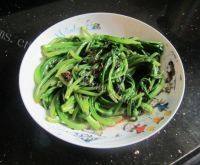 家常菜豆豉鲮鱼炒油麦菜