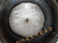 传统油盐扎碱花卷做法图解7)