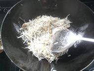 不腻的清炒豆芽做法图解4)