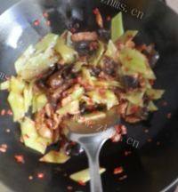 家常菜青笋木耳肉片做法图解10)