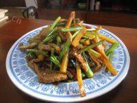 家常菜芹菜炒土豆