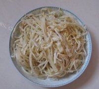 圆白菜炒饼做法图解2)