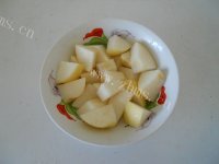 美味的银耳雪梨红枣羹做法图解5)