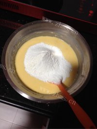 自制香蕉酸奶蛋糕做法图解5)