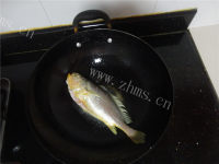 美味番茄黄花鱼做法图解2)