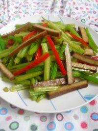 香醇的芹菜炒豆干