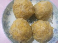 美味的酸菜汆白肉做法图解2)