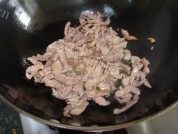 白菜梗炒肉做法图解4)