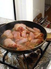 美味辣子鸡翅做法图解2)